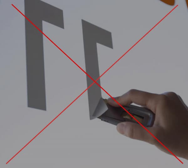 zakaz używania ostrych narzędzi i noży do usuwania naklejek z szyb