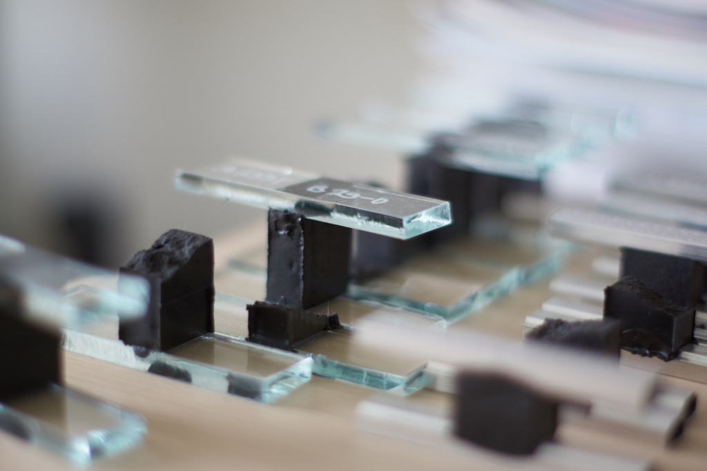 Adhesion of the secondary sealant