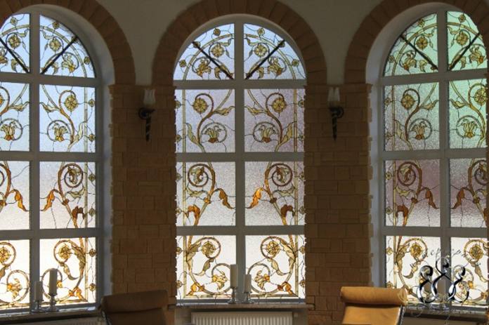 Arched window structure