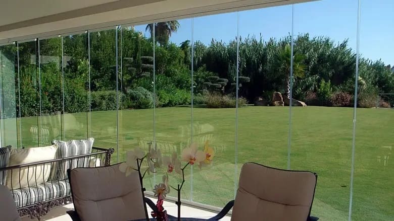 Frameless glazing