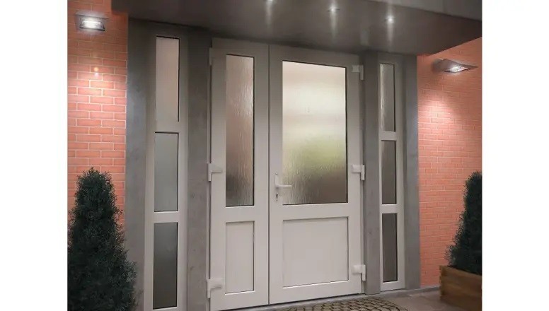 Drzwi z ruchomym słupkiem