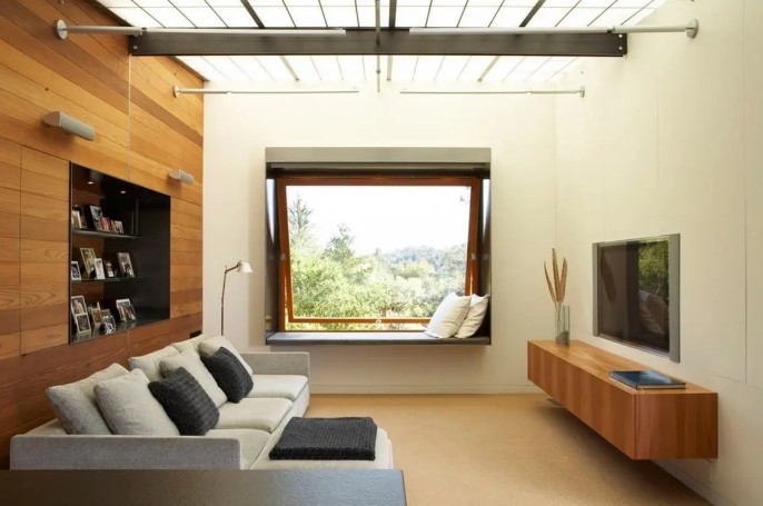 Square window