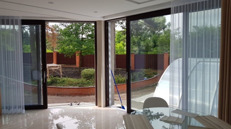 Sliding doors to the terrace