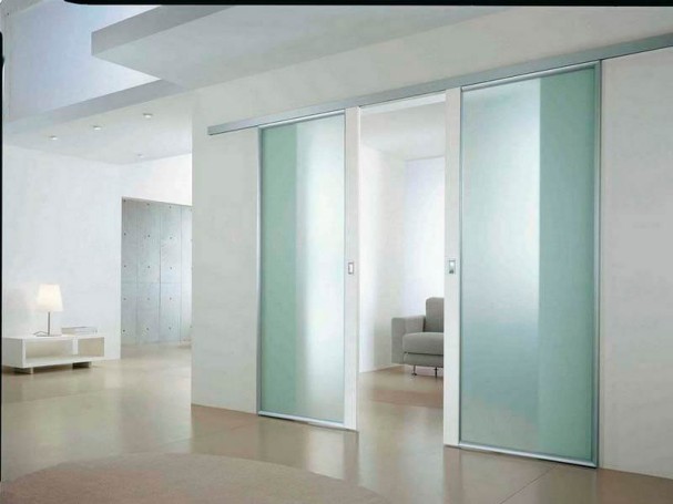 Sliding doors in the apartment