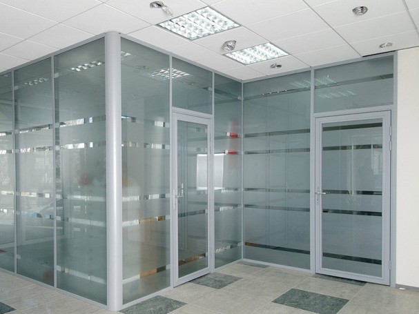 Drzwi aluminiowe pomiędzy pokojami
