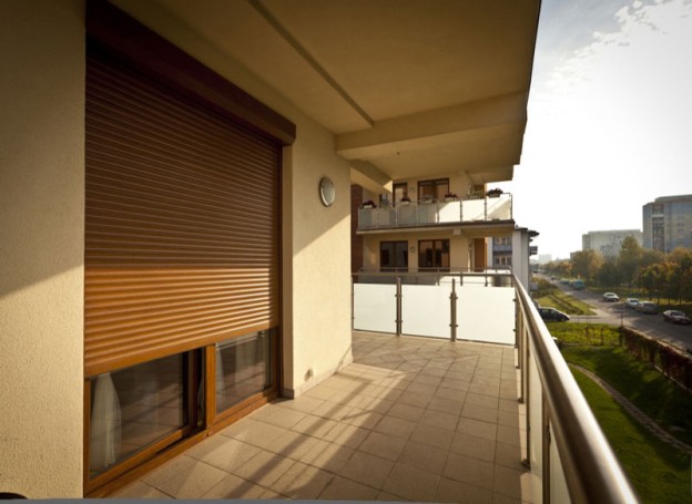Anti burglary roller blinds