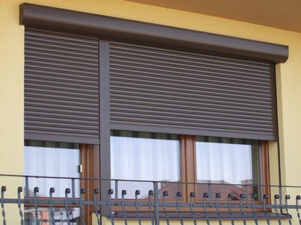 Anti burglary roller blinds