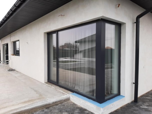 Corner windows