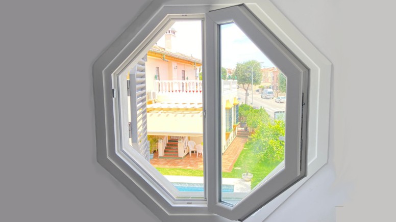 Polygonal window