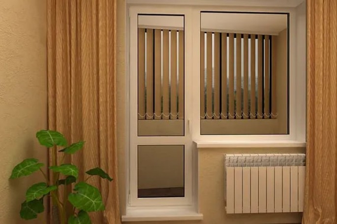Single-leaf balcony door with glazing and mullion