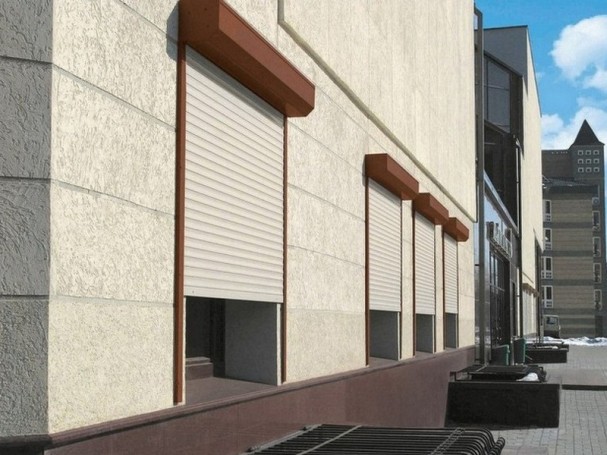 Anti burglary roller blinds