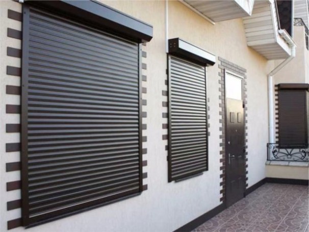 Anti burglary roller blinds