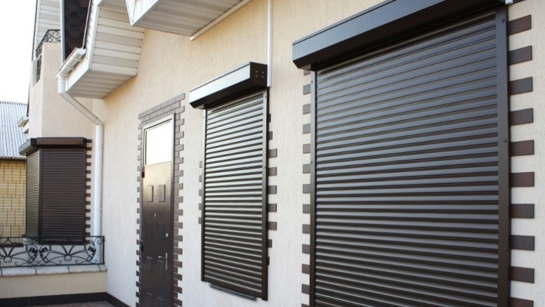 Anti burglary roller blinds