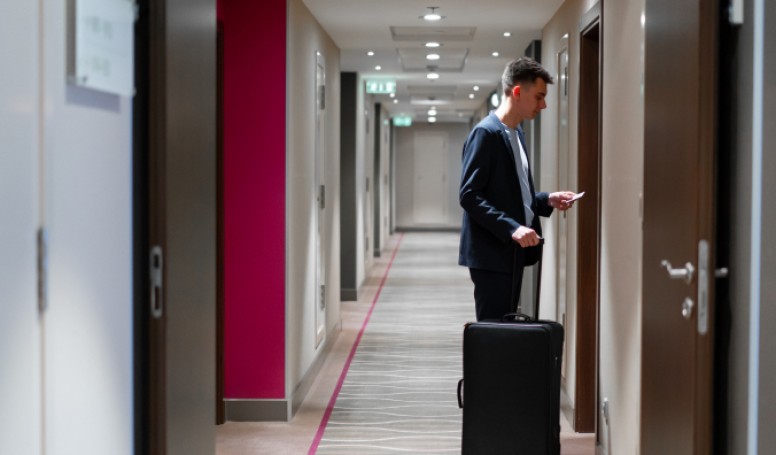 Drzwi do hotelu