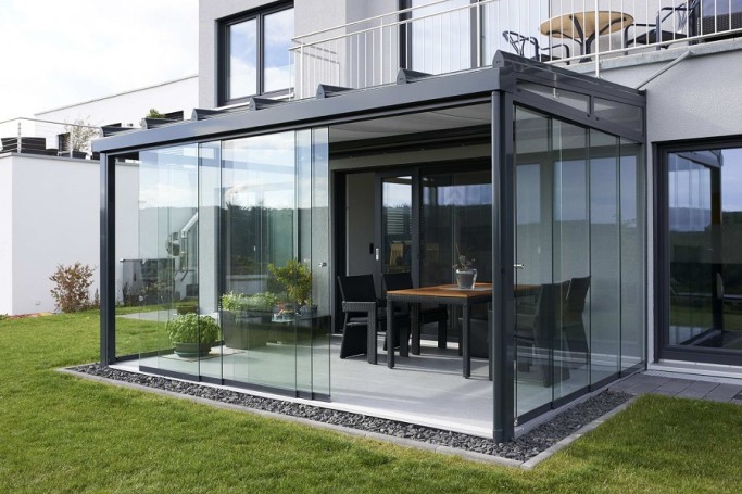 Frameless glazing of the terrace