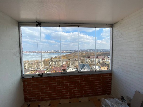 Bezramowe szklenia balkon