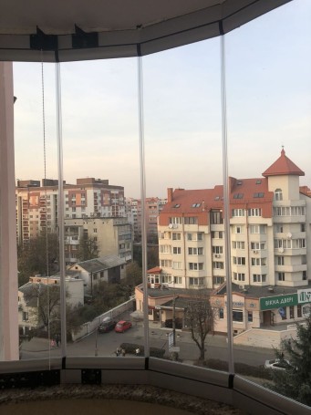 Bezramowe szklenia