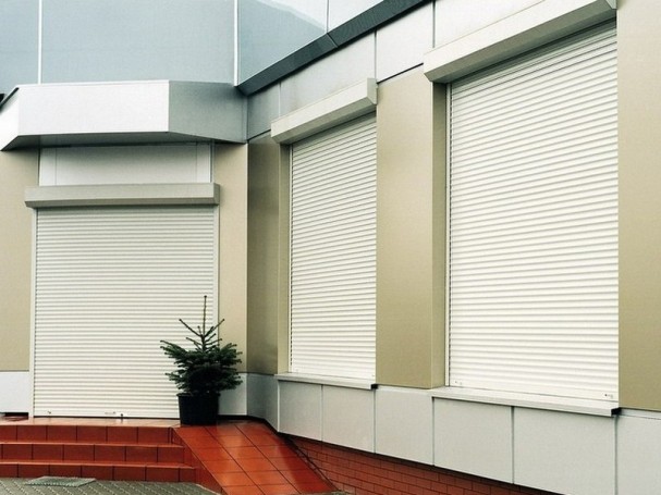 Anti burglary roller blinds