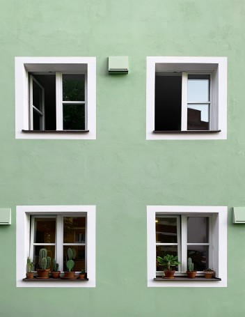 Square window