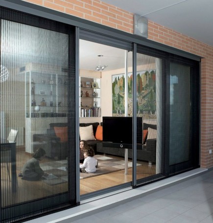 Sliding mosquito net for sliding doors